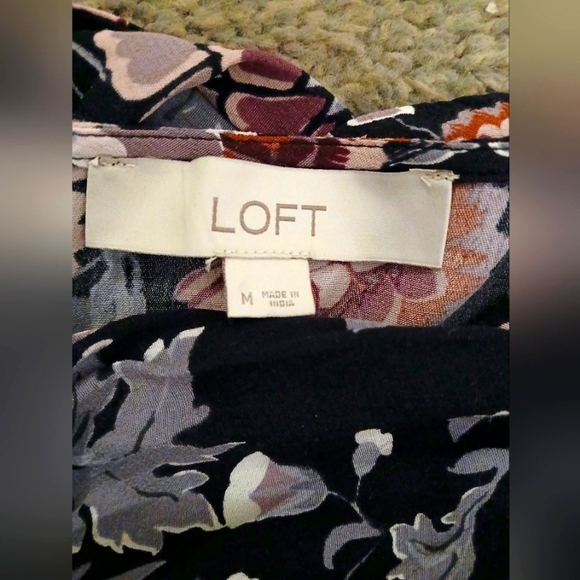 💚5/$25 LOFT Black Dahlia Garden Kimono Wrap Fluted Sleeve Blouse Floral Medium - Picture 7 of 7
